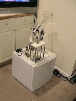 ثلاجة ترسل لك علب الكولا وانت في مكانك