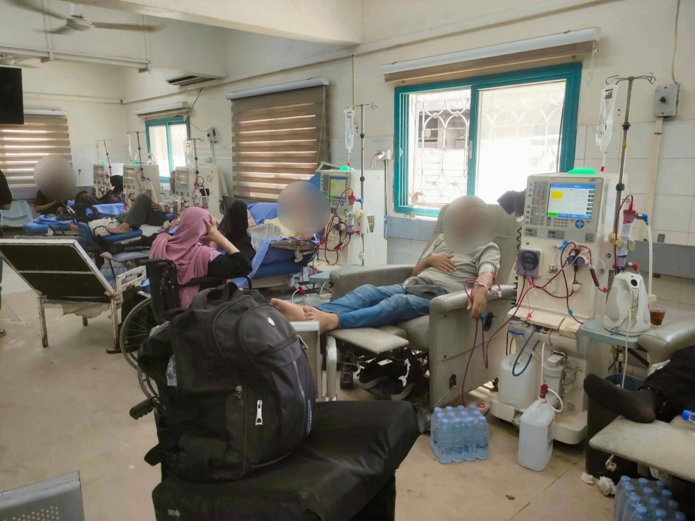 أزمة الشفاء: تعطل أجهزة الكلى ونقص الأدوية يفاقمان معاناة المرضى