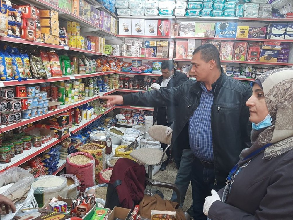 جانب من جولات التفتيش على المحال التجارية 