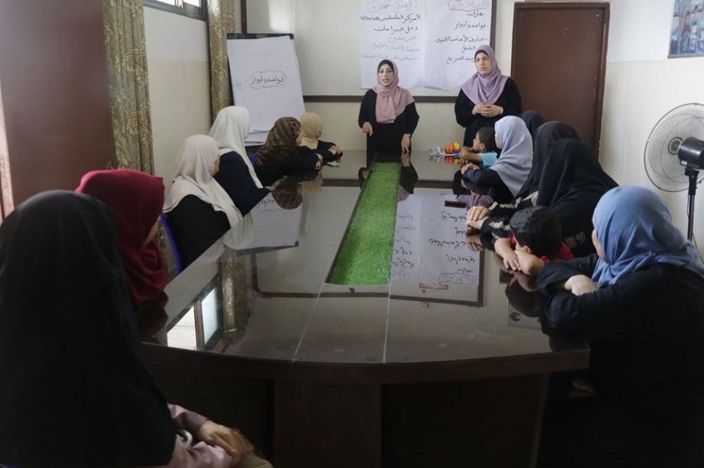 خدمات الطفولة تفتتح سلسلة جلسات دعم نفسي للنساء