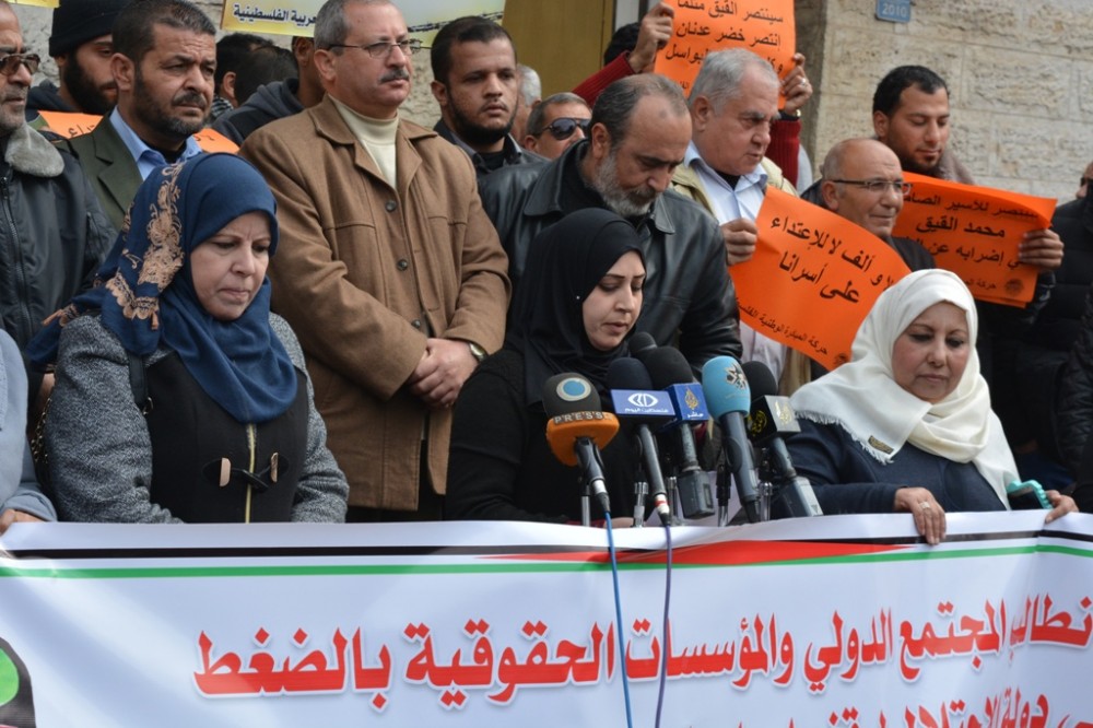 مسيرة نسوية في غزة دعماً للأسرى في سجون الاحتلال