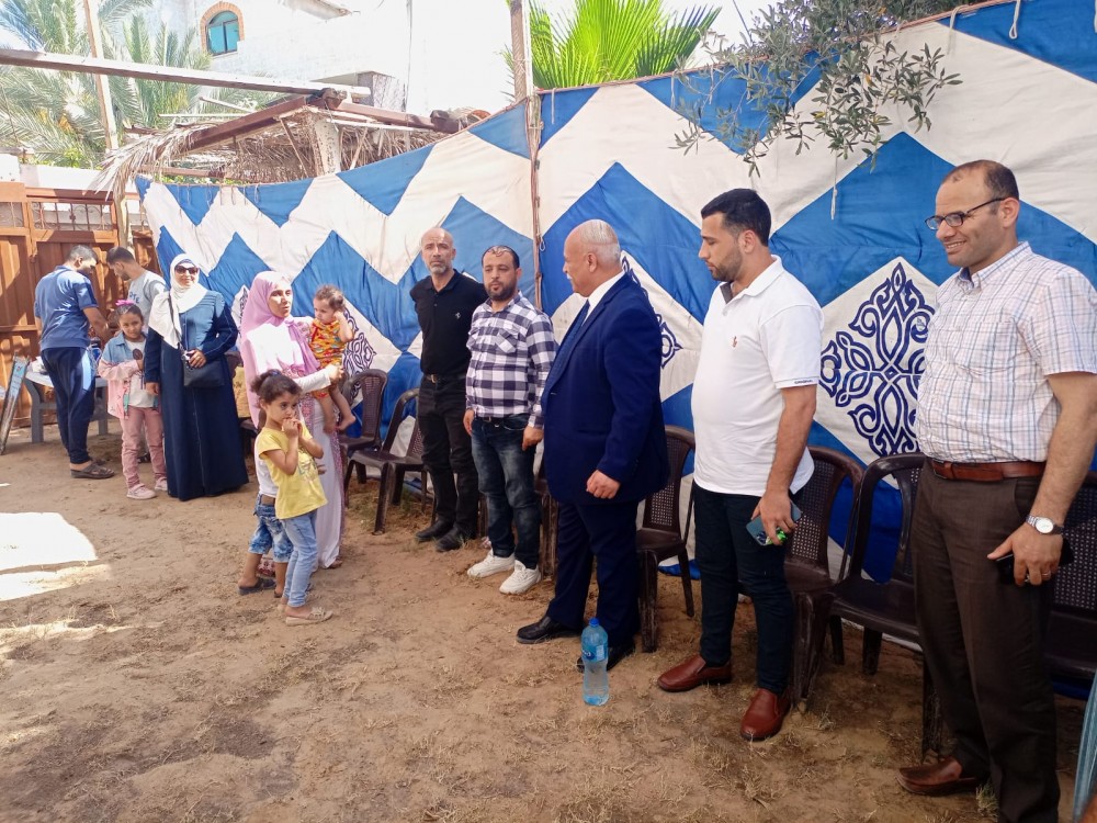 رئيس سلطة المياه يزور  الإعلامية وسام قشطة لتهنئتها بأداء فريضة الحج