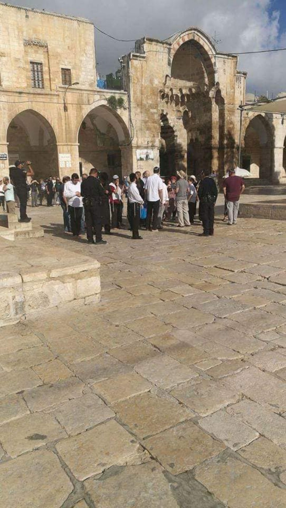 جانب من اقتحام المستوطنين لباحات الأقصى صباح اليوم