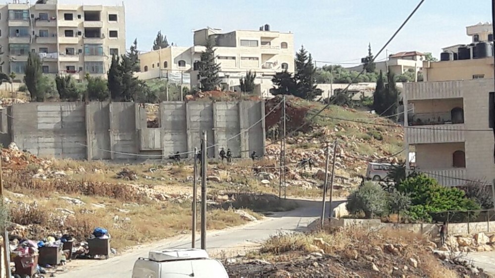جانب من اقتحام قوات الاحتلال للحي 