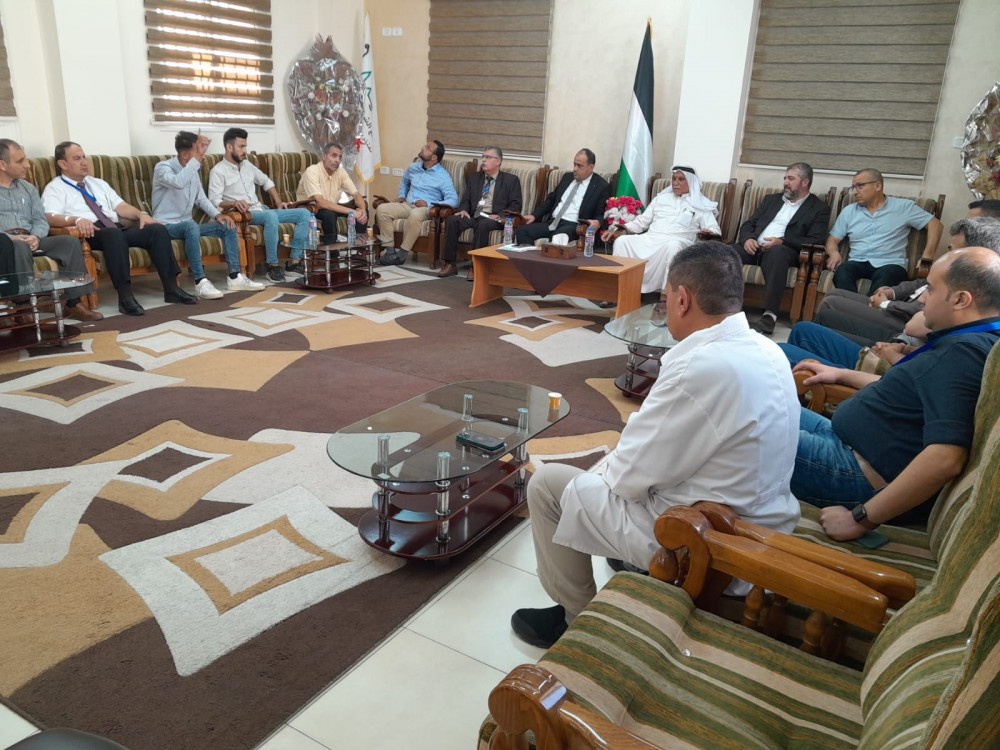 جانب من لقاء الوزارة مع عائلة الطفل 