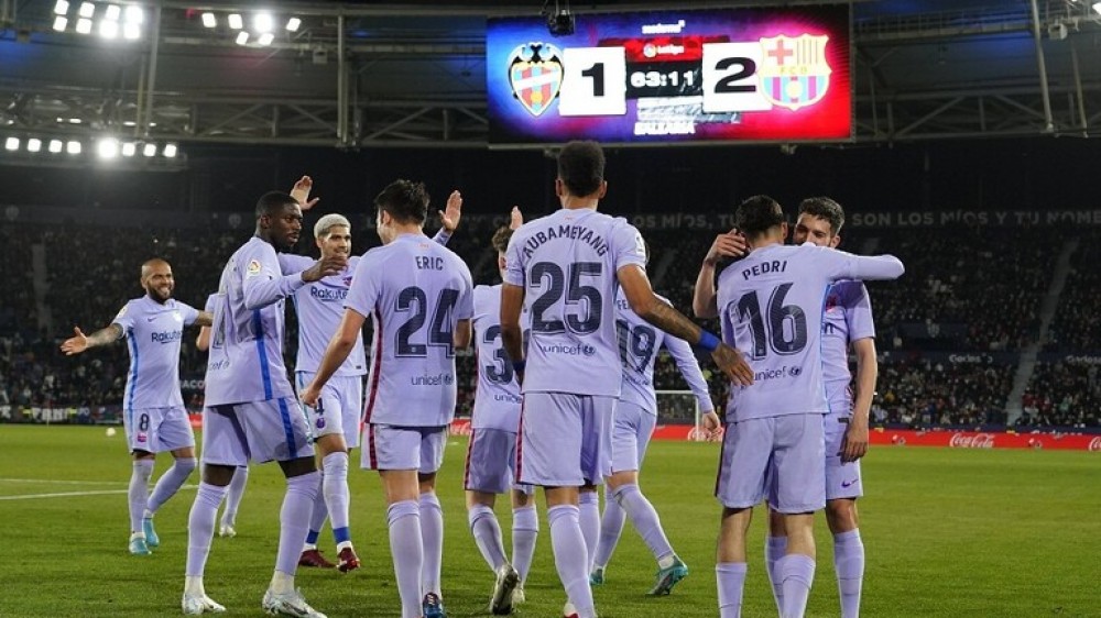 هدف قاتل يصعد بفريق برشلونة إلى وصافة الدوري الإسباني