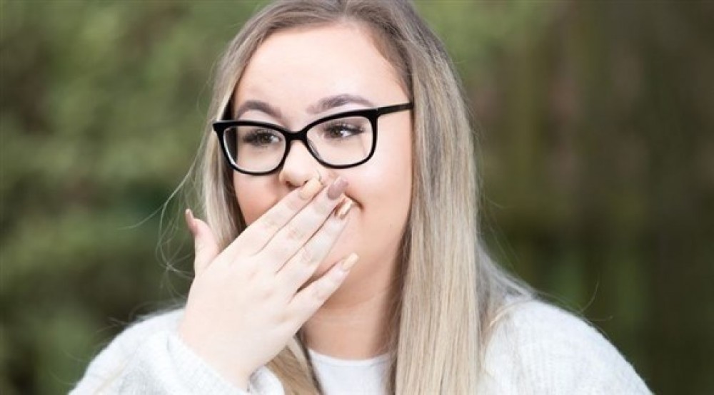 تفقد الوعي كلما ضحكت بسبب حالة نادرة