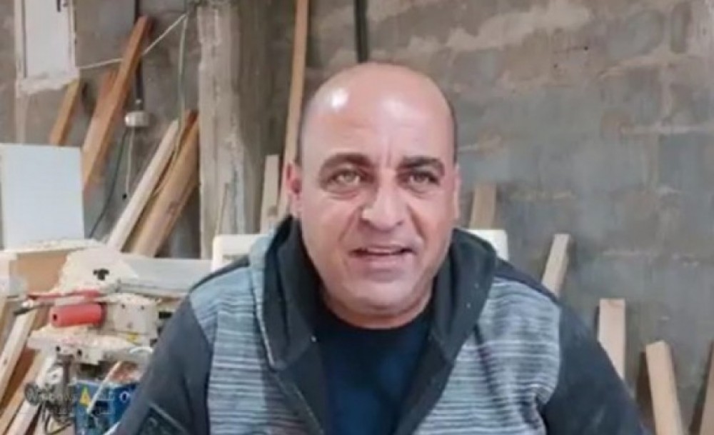 الناشط المتوفى نزار بنات 