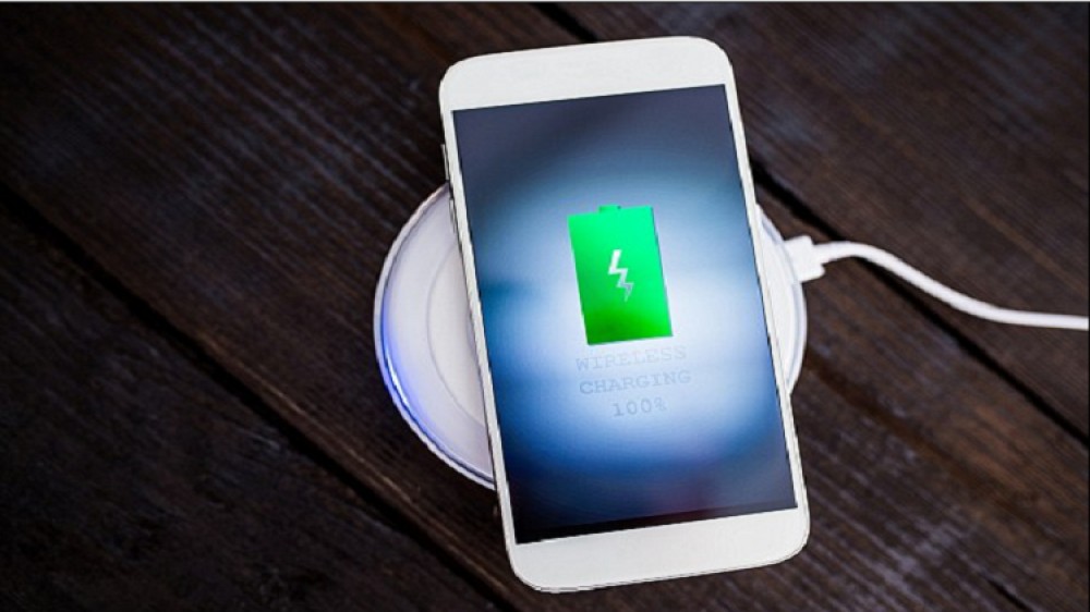 آبل قد تُطلق آيفون 8 مع شحن لاسلكي على بُعد 4 أمتار