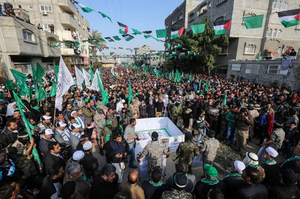 الجماهير المحتشدة