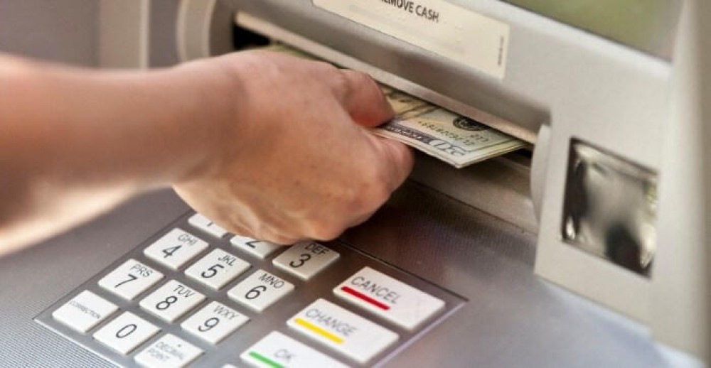 بطاقة بنكية تغضب إن أنفقت الكثير من النقود!
