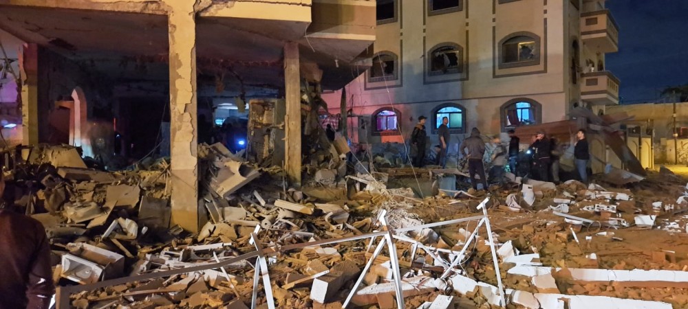 مشاهد من قصف الاحتلال على قطاع غزة وعمل الطواقم الطبية والأمنية خلال القصف (4)