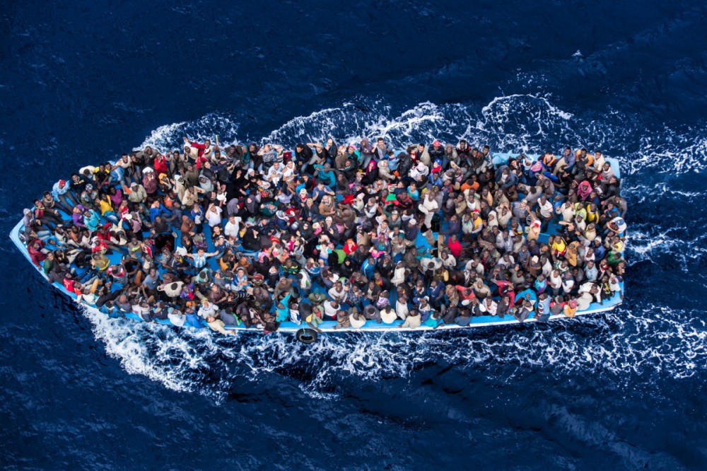 صورة أرشيفية لمهاجرين لايطاليا