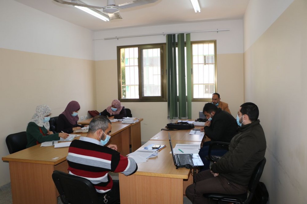 تربية الوسطى تناقش إعداد بطاقات التعلم الذاتي لمبحث التكنولوجيا