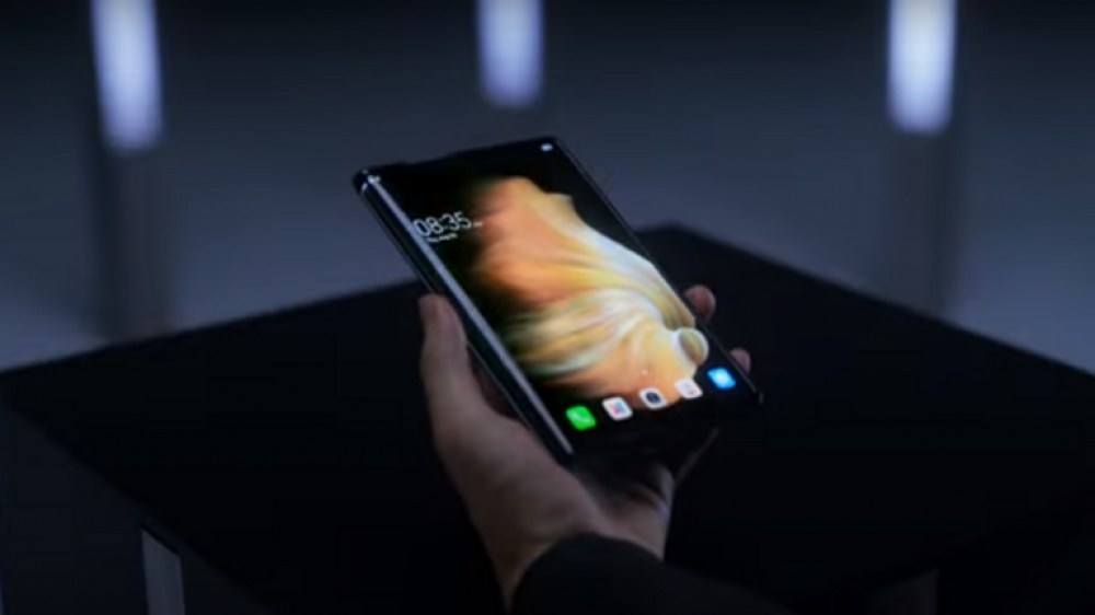 Tecno تكشف عن هاتف لم يطرح مثله من قبل! (فيديو)