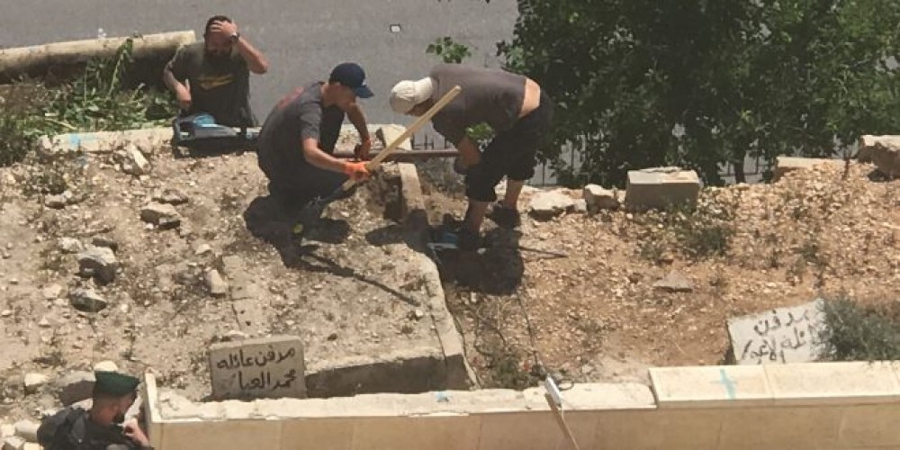 عمليات نبش لمقبرة باب الرحمة