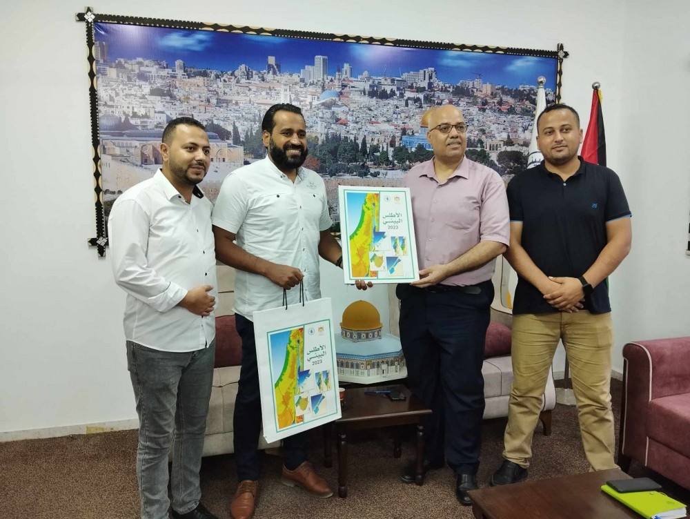 وحدة التخطيط والتوعية بسلطة المياه  تلتقي بالفنان الفلسطيني علي نسمان