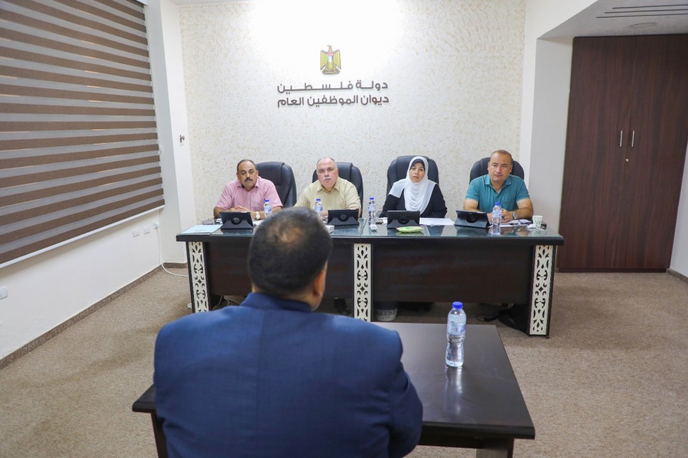 ديوان الموظفين العام يعقد مقابلات وظيفة مدير مدرسة