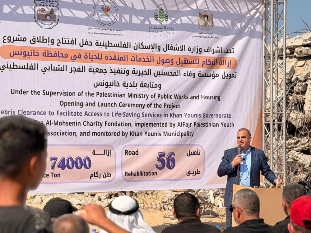 بلدية خان يونس تطلق مشروعاً لإزالة 74 ألف طن من الركام وفتح 56 شارعاً