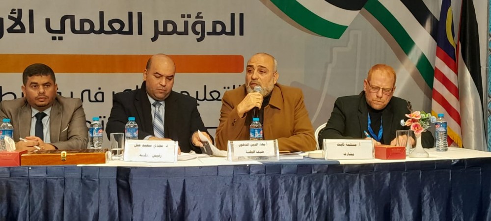 المدهون خلال المؤتمر 