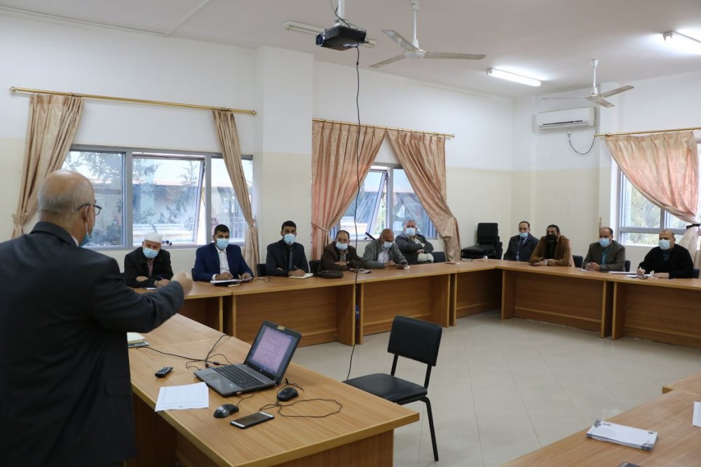 تربية الوسطى تجتمع بالمشرفين التربويين لبحث آليات تقييم الطلبة