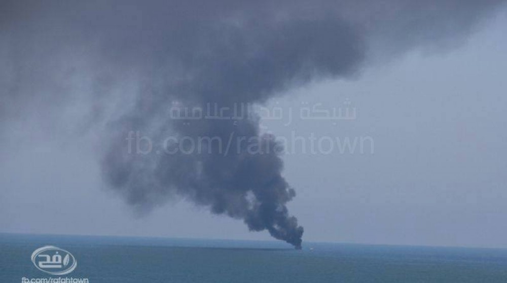 صورة للزورق لحظة احتراقه