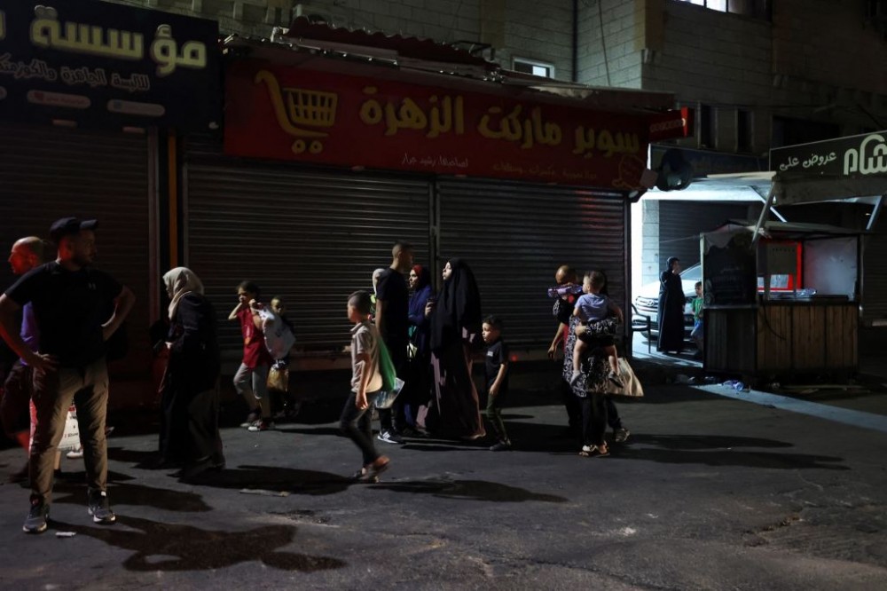 مغادرة المواطنين منازلهم في جنين