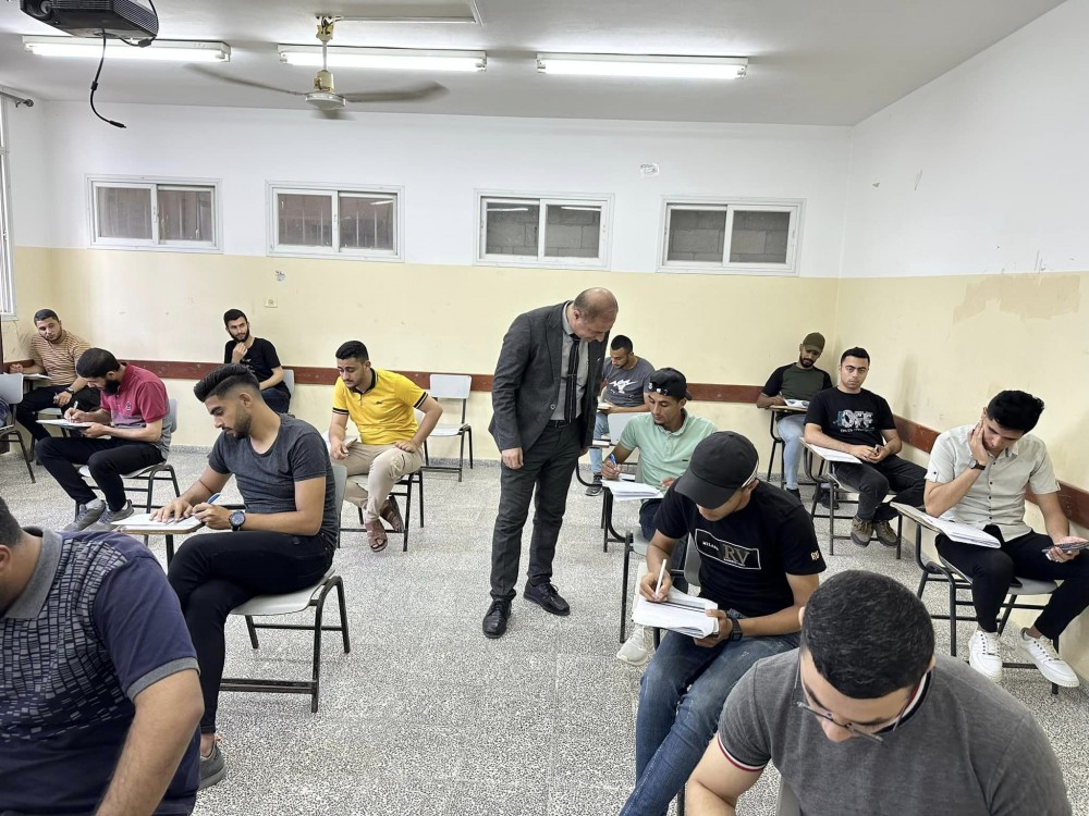 عايش يتفقد سير امتحانات نهاية الفصل الدراسي الثاني