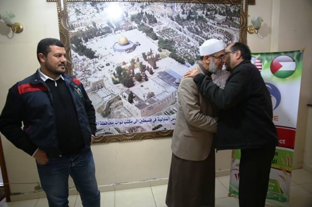 نواب الوسطى يقدمون مساعدات نقدية لأصحاب التحويلات الطبية