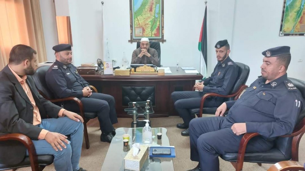 أوقاف رفح والشرطة المجتمعيّة يبحثان آليّات تنفيذ مبادرة 