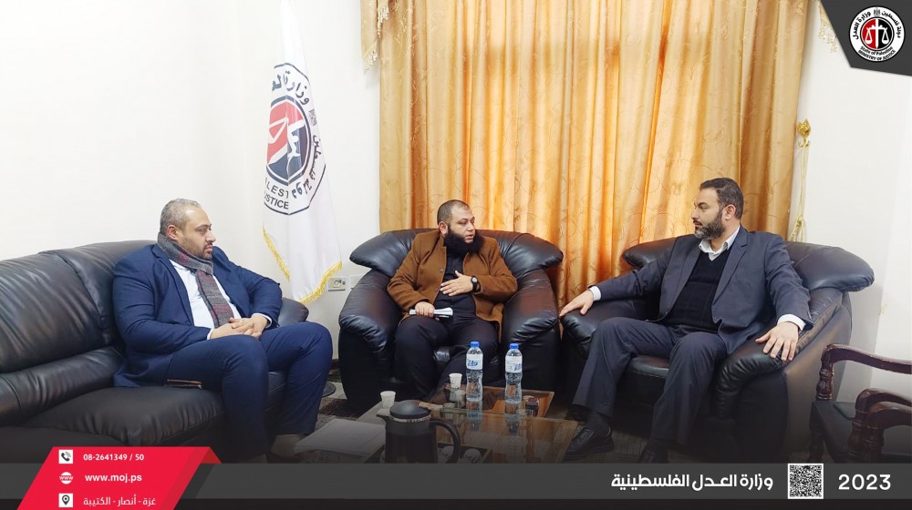  العدل و العمل يناقشان آليات تحسين ظروف العمل لأصحاب الحرف 