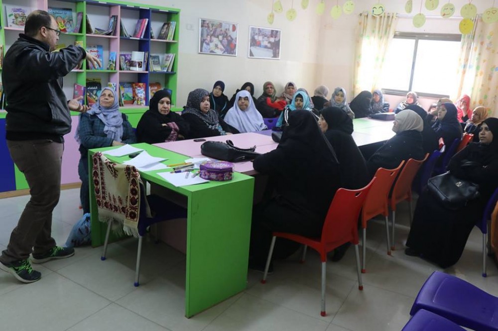 خدمات الطفولة تنظم محاضرة عن 
