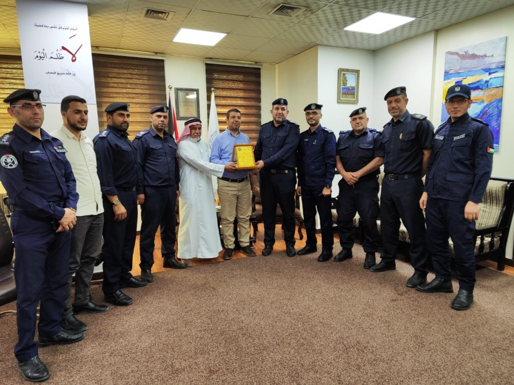 شرطة مرور الشمال تبحث سبل تنظيم الحالة المرورية مع بلدية جباليا النزلة