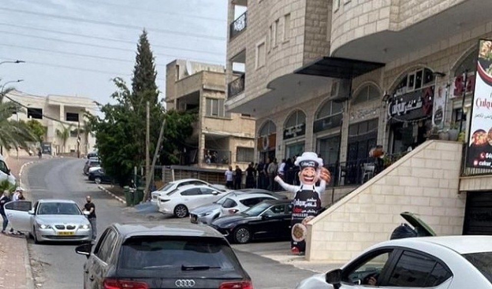 من مكان الجريمة