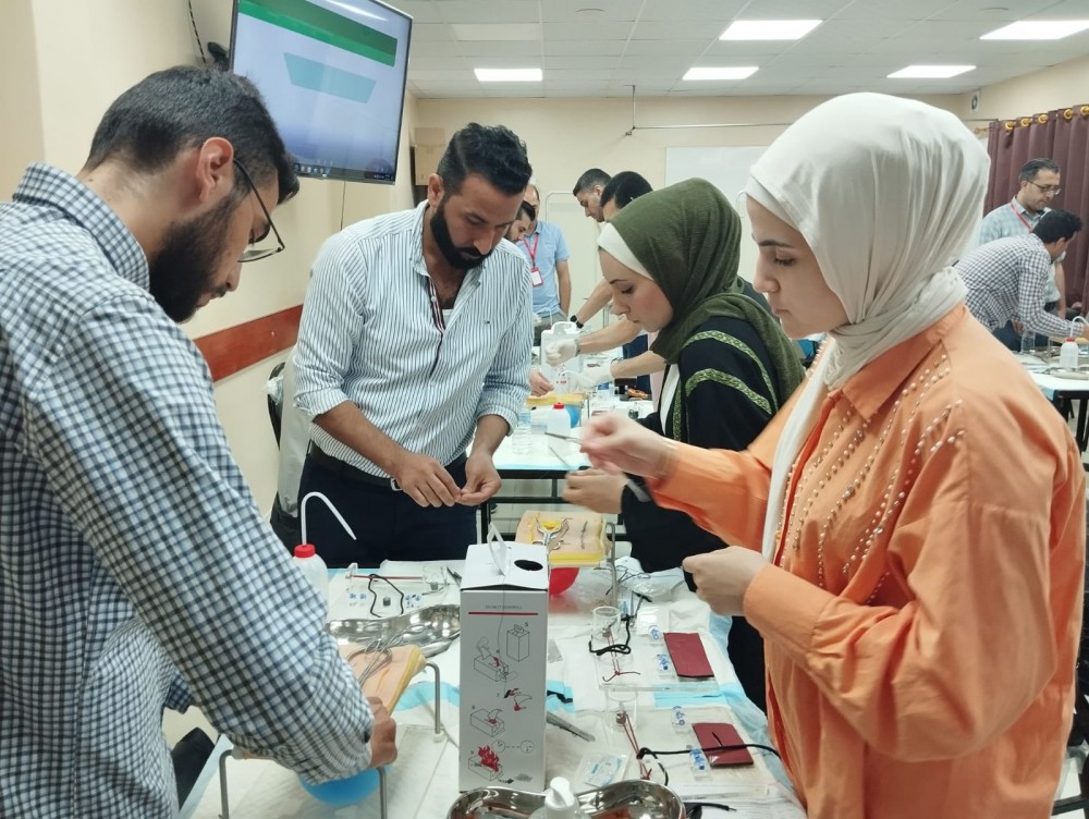 التنمية البشرية بالصحة تواصل عقد دورات مهارات الجراحة الأساسية BSS