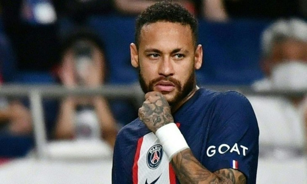 النجم البرازيلي نيمار يبدي رغبته في البقاء في باريس