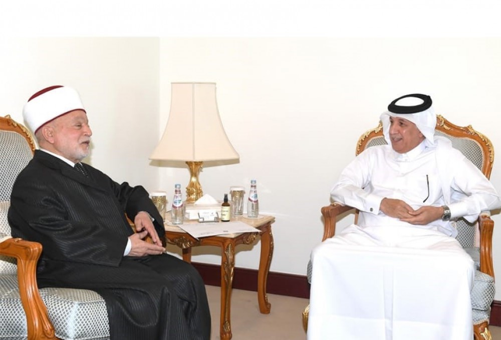 المفتي يطلع وزير الدولة للشؤون الخارجية القطري على انتهاكات الاحتلال بحق المقدسات
