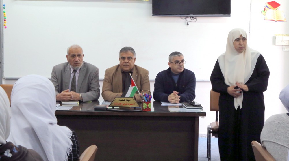 مدير تعليم خان يونس يلتقي مع طالبات الثانوية العامة بمدرسة بيت المقدس