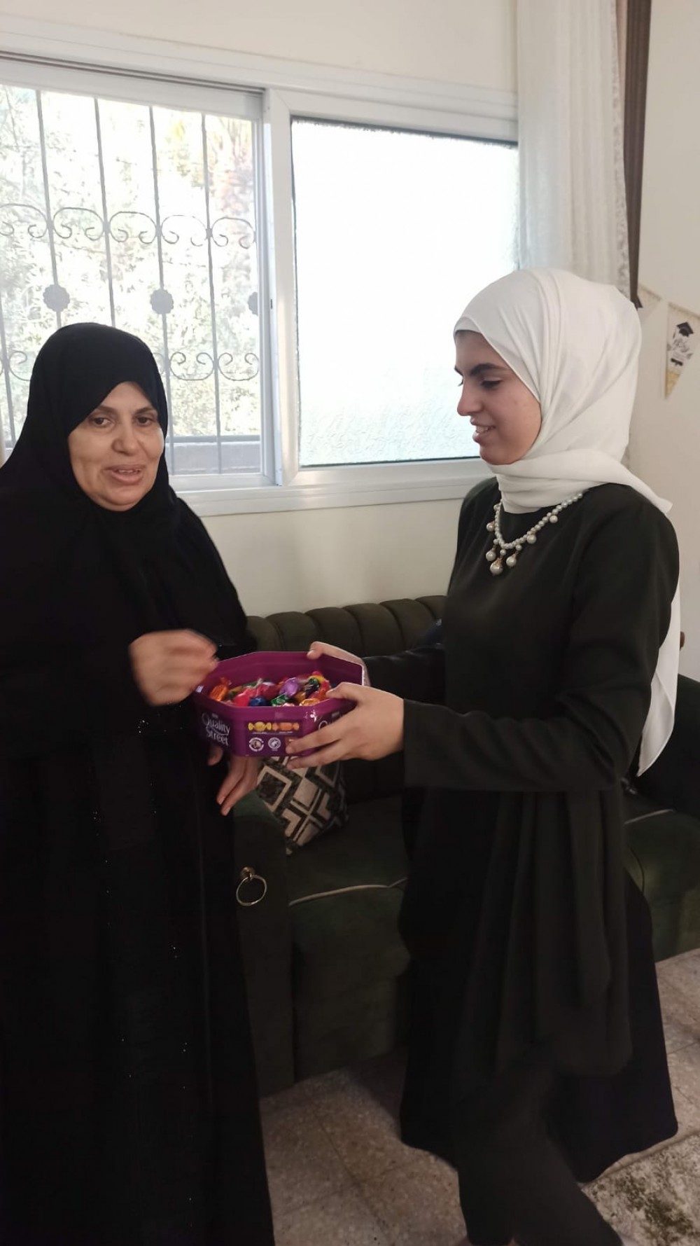 فرحة طلبة الثانوية العامة في نجاحهم  - توجيهي 2023 (43)