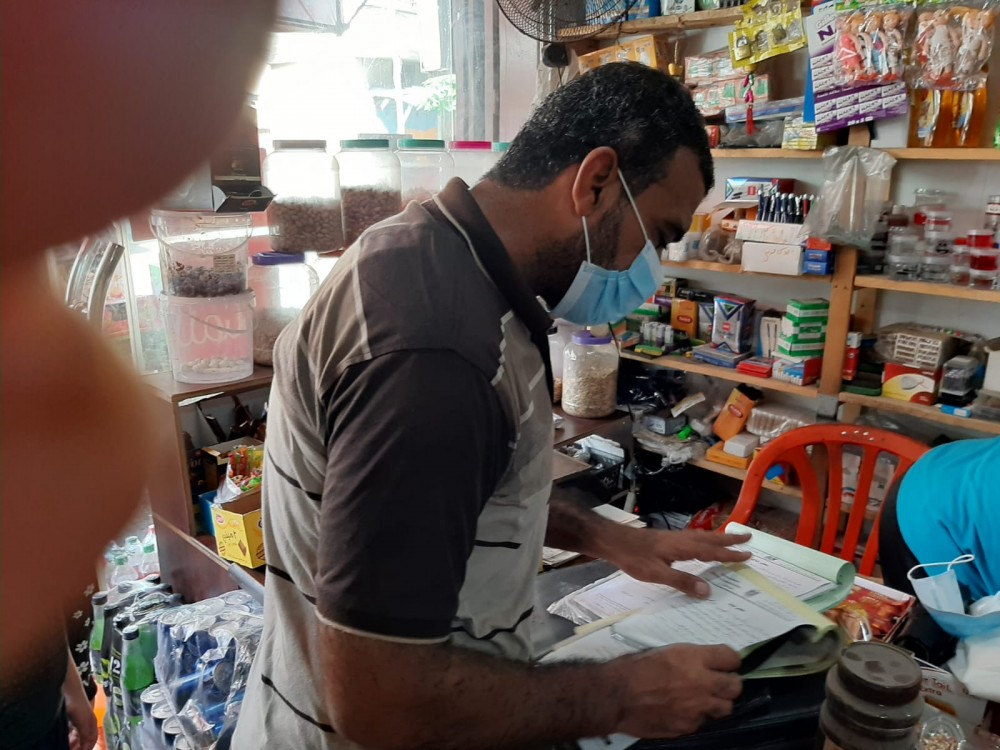 الاقتصاد تحرر 20 محضر إتلاف مواد غذائية خلال 227 زيارة