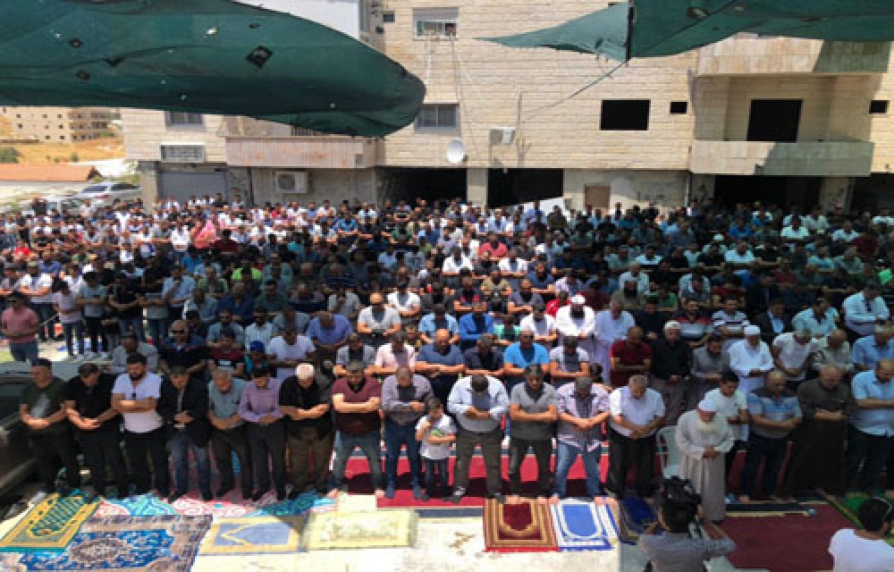 صلاة الجمعة في خيمة الاعتصام ارشيف