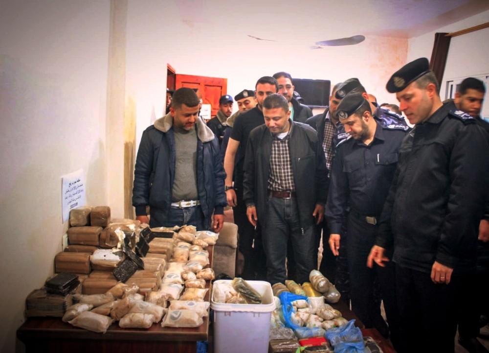  ضبط وتفكيك إحدى بؤر تجارِ 1