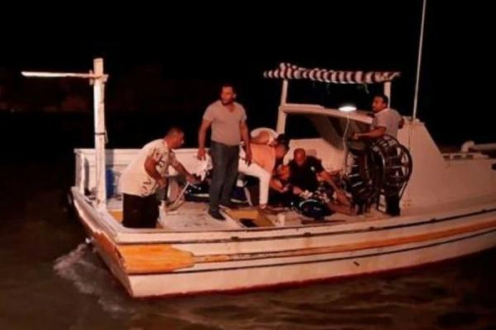 فريق إنقاذ يبحث عن ضحايا وناجين قبالة سواحل طرطوس بعد غرق مركب يقل مهاجرين