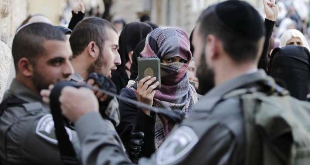 منع الاحتلال المرابطات من دخول الأقصى