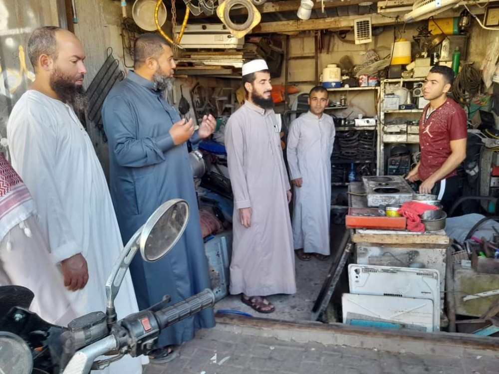 أوقاف خان يونس تنفذ عدة جولات دعوية بمنطقة معن والسطر
