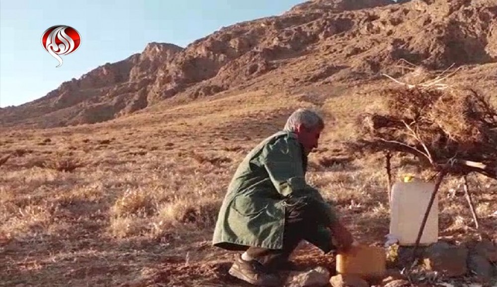 مسن إيراني يحافظ على البيئة بطريقة بسيطة