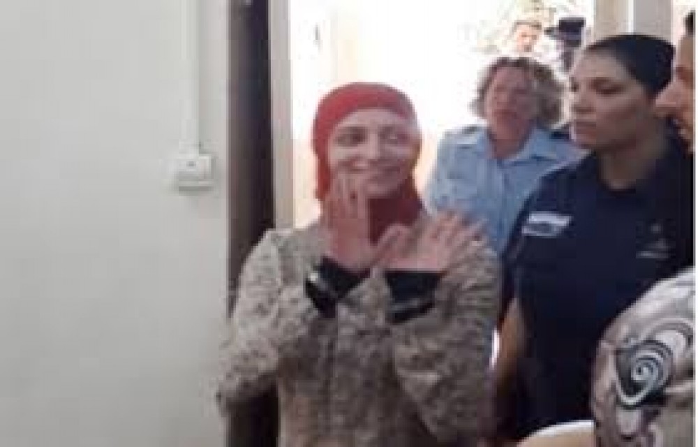 الاحتلال يواصل عزل الأسيرة شيرين عيساوي في سجن الجلمة