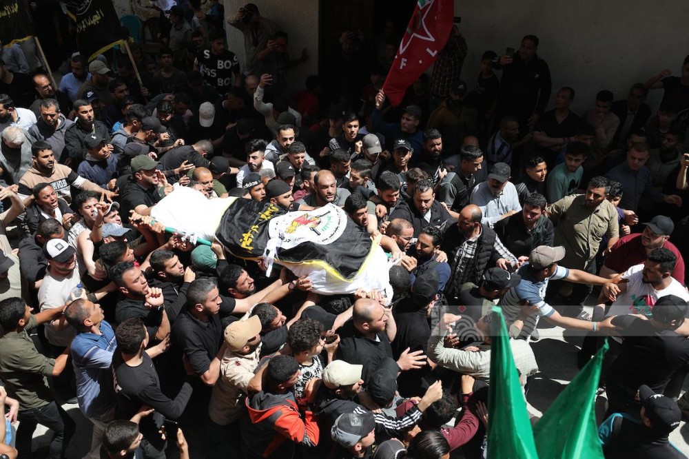 جماهير نابلس تشيع جثماني الشهيدين وسيم الأعرج وسائد مشه