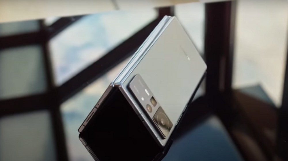Xiaomi تطلق أحد أفضل الهواتف القابلة للطي!