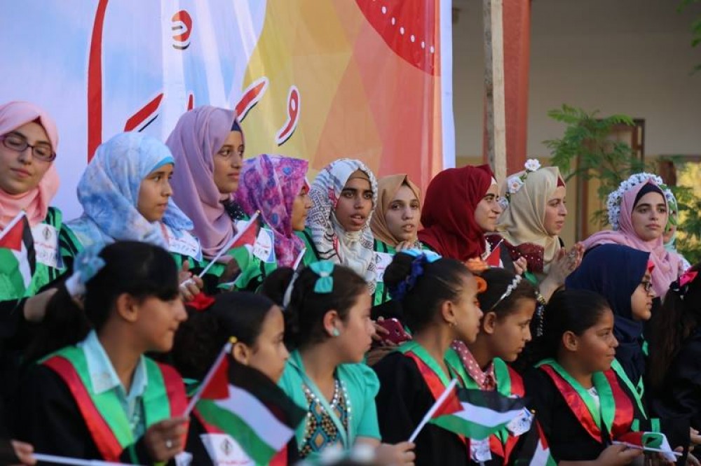 تكريم أبناء عائلة أبو محسن المتفوقين